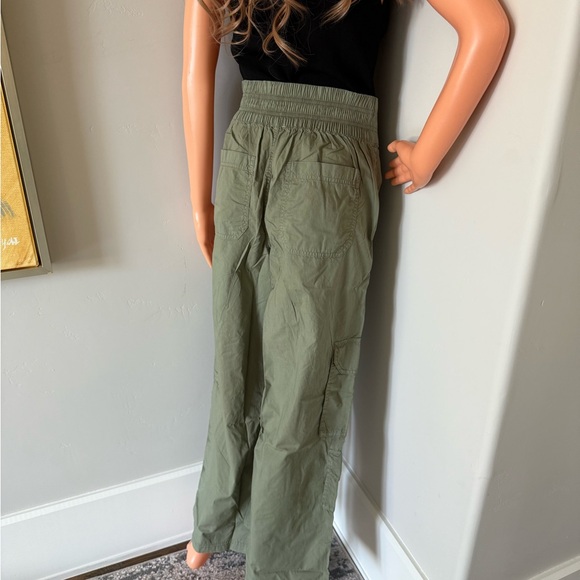 NEW Never Worn Aerie Stylish & Comfortable Easiest Cargo Pants in Olive Fun! - Picture 15 of 15